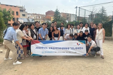 Una delegaci de persones vinculades a leducaci de Corea del Sud han visitat l'Escola El Puig